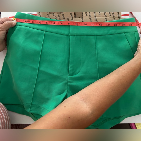 Beautiful Green Suit Set! Size L - Picture 9 of 11